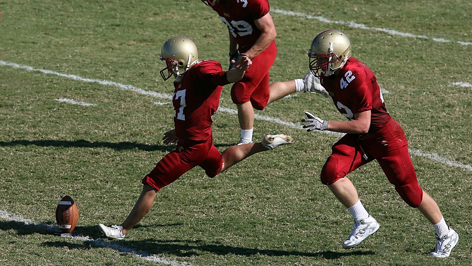体育医疗车配备智能监控系统提升响应力，体育医疗箱里备什么